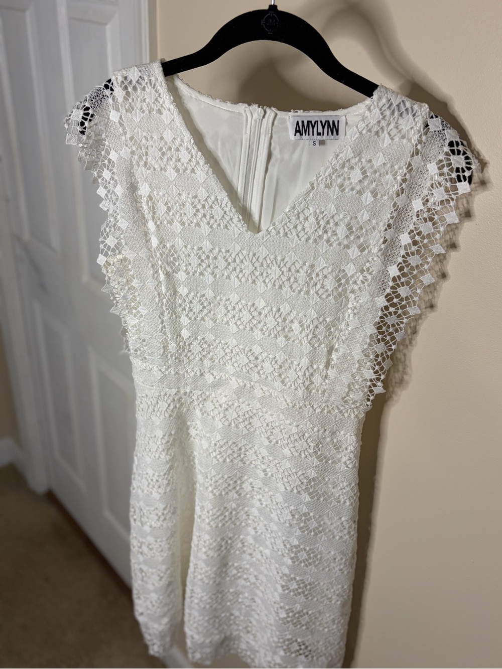 AMYLYNN White Lace Mini Dress with V-Neck #1134